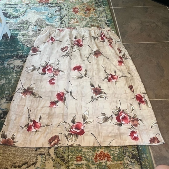 Vintage Laura Scott floral two piece button down shirt with matching skirt - Picture 3 of 10